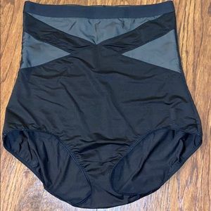 Shape by Cacique high waist brief 22/24